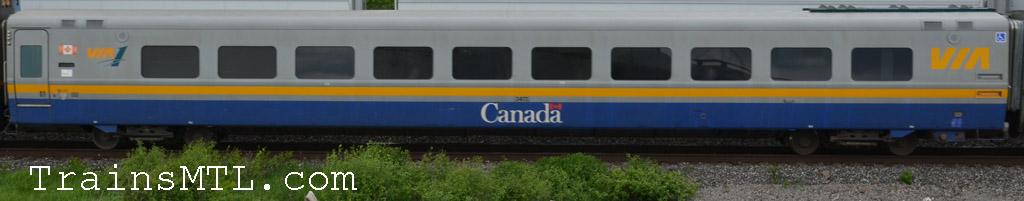 Passenger car VIA 3472 right side  / Wagon de passager VIA 3472 coté droit